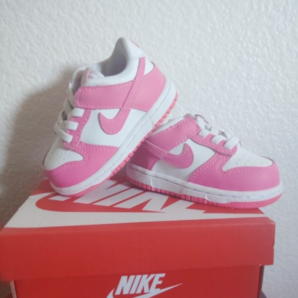 Nike Kids Sneakers in Pink and White